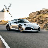 Es oficial, habrá un Porsche 911 híbrido, pero "no será un híbrido enchufable, sino uno muy deportivo" 
