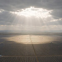 Las nubes son las peores enemigas de los paneles solares. Una empresa ha tenido una idea: disiparlas con drones