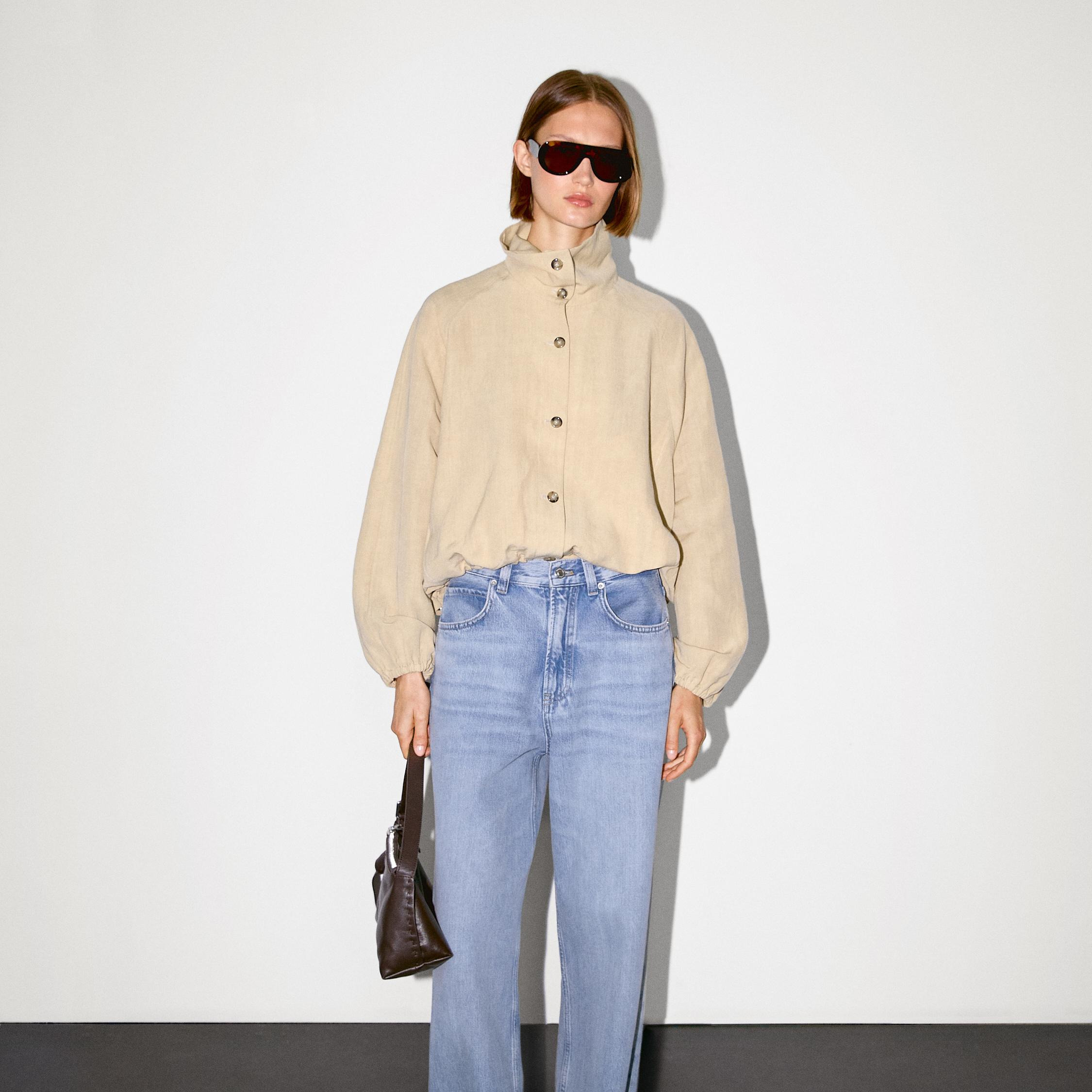 Chaqueta bomber cuello alto con lino