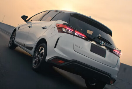 Toyota Yaris Hatchback 2024 3a