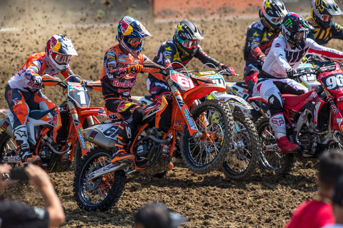 Jorge Prado está un paso más cerca de su primer título de MX2. Enésimo doblete de Herlings en MXGP 