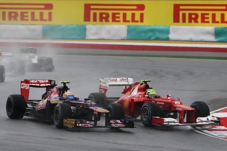 Jean Eric Vergne pelea con Felipe Massa