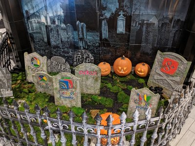 Google se prepara para Halloween con un cementerio de los productos que ha "matado"
