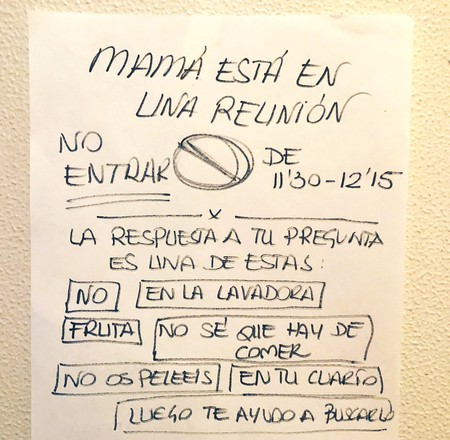 "Mamá está en una reunión. No entrar", así empieza la genial solución de una madre para compaginar teletrabajo y niños