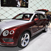 El híbrido más lujoso viene hasta con wallbox de Philippe Starck: así es el Bentley Bentayga Hybrid