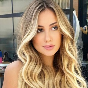 Si eres morena y quieres ser rubia, esto es lo que debes saber para lograrlo sin estropear el pelo y acertar con el tono