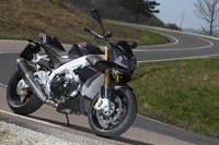 Aprilia Tuono V4 R, galería, vídeo y datos oficiales