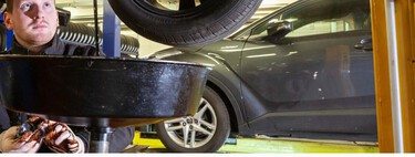 Se o óleo do motor do seu carro ficar preto logo após a troca, não se preocupe: ele está cumprindo sua função corretamente 