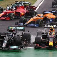 Lo que la FIA debe aprender de cómo Mercedes ha girado los mundiales de Fórmula 1 chocando contra Max Verstappen