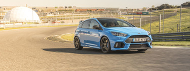 Probamos el Ford Focus RS Performance Pack, un compacto de 350 CV divertido pero que nos ha sabido a poco