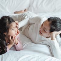 Nunca te vayas a la cama enfadado con tu hijo: por qué es importante solucionar los conflictos familiares antes de que acabe el día