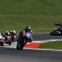 Tito Rabat operado con éxito de la clavícula. Loris Baz, rotura de cuatro dedos 