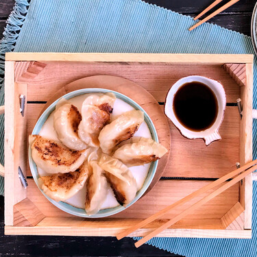Cómo hacer gyozas: la receta más fácil de las populares (y deliciosas) empanadillas japonesas