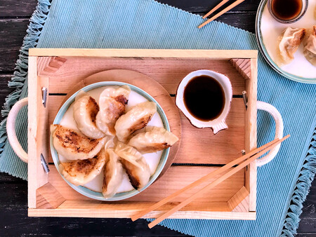 Cómo hacer gyozas: la receta más fácil de las populares (y deliciosas) empanadillas japonesas