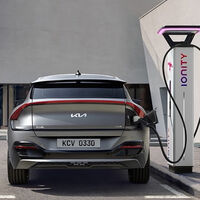 Estos son los coches eléctricos que puedes comprar en España que tardan menos en cargarse