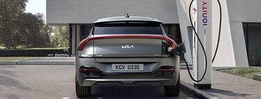 Estos son los coches eléctricos que puedes comprar en España que tardan menos en cargarse