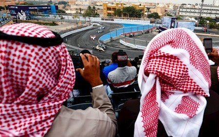 Los petrodólares apuestan por los coches: Habrá un Gran Premio de Arabia Saudí de Fórmula 1 a partir de 2021
