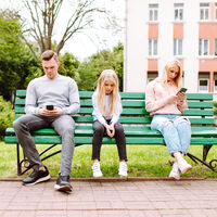 La crianza distraída: cuando miramos el móvil más que a nuestros hijos