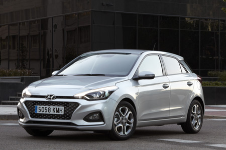 Hyundai i20 delantera lateral