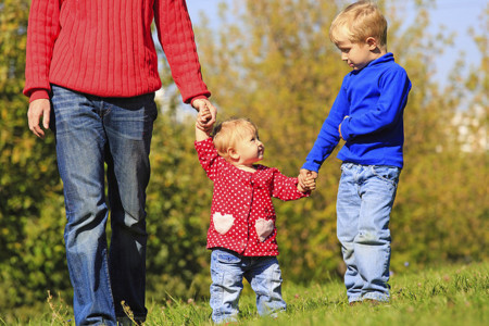 El bebé empieza a caminar: consejos para ayudarle en sus primeros pasos