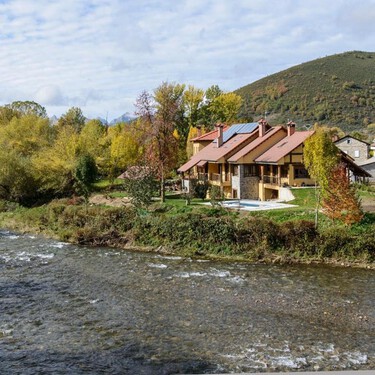 El pueblo imposible de León: una aldea pesquera sin mar, rodeada de montañas y perfecta para escapar del calor 