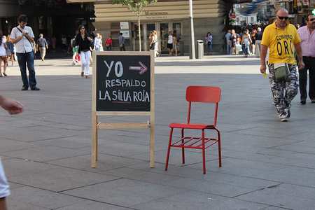 Una silla roja para garantizar el derecho a la Educación
