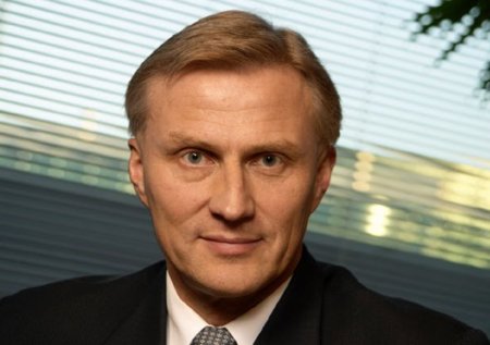 Anssi Vanjoki presenta su dimisión un día antes del Nokia World