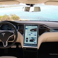 El piloto automático mejorado de Tesla llegará en tres semanas 