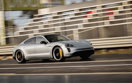 ¡Imparable! Porsche Taycan destroza el cronómetro y establece récord de velocidad en el 1/4 de milla