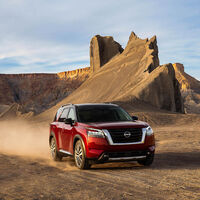 El nuevo Nissan Pathfinder es un SUV de tracción delantera cuyo diseño bebe de los todoterrenos clásicos de la marca 