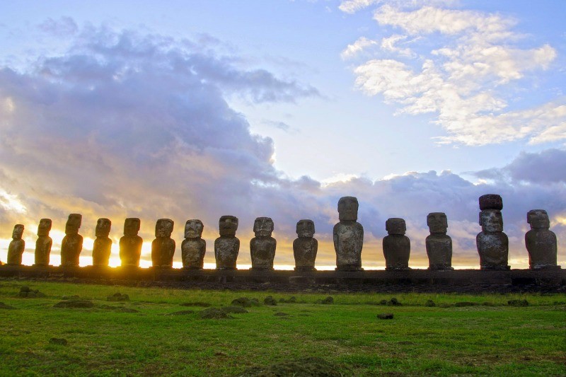 Compañeros de ruta: consejos, moais, dragones de Komodo y gastronomía