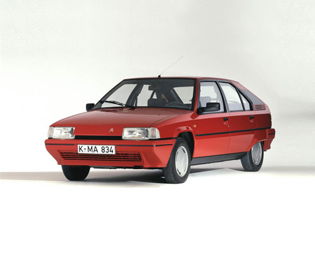 Así nació en 1982 el Citroën BX, bajo la bendición de la Torre Eiffel: un coche que conquistó Europa