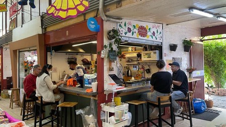 El rinconcito en el centro de Coyoacán donde puedes comer chilaquiles rellenos por menos de $150