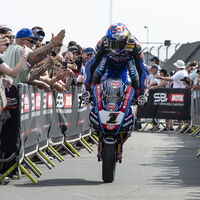 Toprak Razgatlioglu entra en el Olimpo del WSBK: tercer piloto en hacer un 'hat-trick' y sueños de reválida 