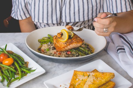 Dieta baja en residuos: en qué consiste esta dieta indicada para personas con brotes de Crohn o de síndrome de intestino irritable