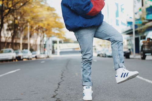 El outlet de El Corte Inglés se está deshaciendo de todas estas zapatillas Adidas con descuentos de hasta el 60%