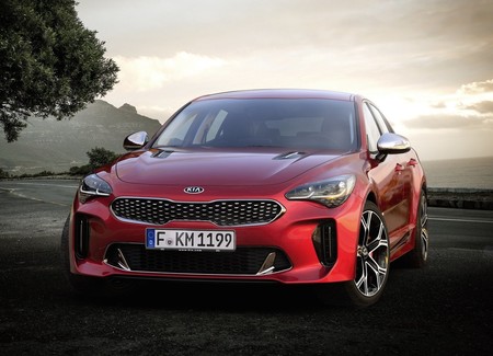 KIA confirma el Niro Plug-in Hybrid y el Stinger para México