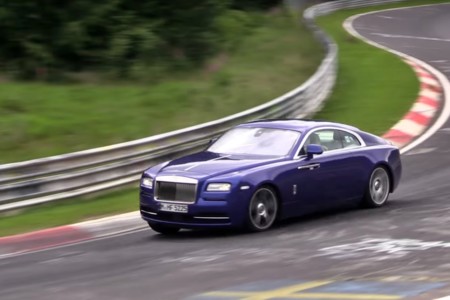 ¿Qué anda haciendo este Rolls-Royce Wraith en Nürburgring?