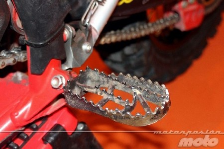 Estribera sobre dimensionada.