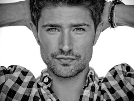 Matt Dallas, salida del armario por la puerta tuitera