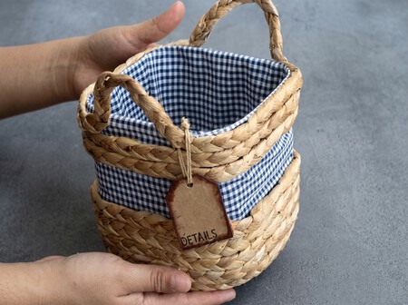 Antes de tirar las garrafas de plástico de agua, aceite o jugo: conviértelas en cestas para organizar tu casa
