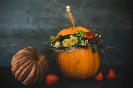 Disfruta de una bebida calientita en el Taller Floral de otoño en Aquelarre Café en este destino de México