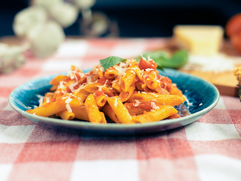 Penne all'Arrabbiata: la receta clásica del delicioso plato de pasta picante, típico de Roma