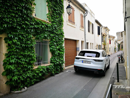 Porsche Cayenne Calle Estrecha