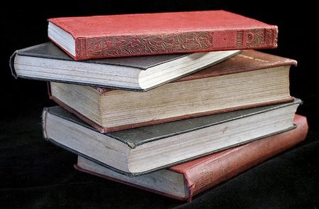 Ahorrar reciclando #4: Un libro viejo = Una lampara nueva