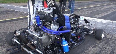 Así suena y así acelera un kart con motor de Honda CBR 1000 RR y una botellita azul