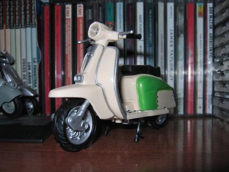 Lambretta de juguete escala 1:12