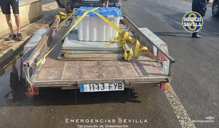 Remolque inmovilizado en la Feria de Abril de Sevilla