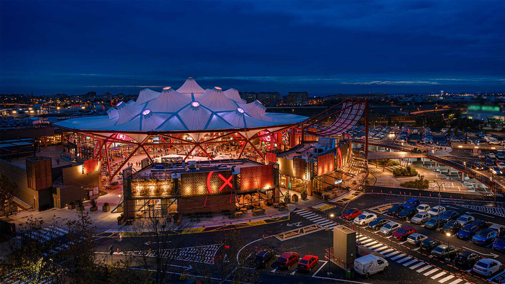 Los centros comerciales de Madrid han optado por el "lujo" para sobrevivir: la quiebra de Oasiz muestra sus límites