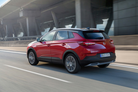El Opel Grandland X Hybrid4 ya tiene precio en España: 53.000 euros para el SUV híbrido enchufable
